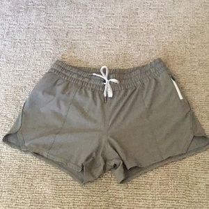 Vuori Clementine Women’s size Small shorts